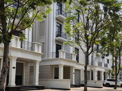 Bán gấp nhà phố 1 trệt 4 lầu áp mái gần kề bến du thuyền vinhomes grand park 1