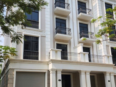 Bán gấp nhà phố 1 trệt 4 lầu áp mái gần kề bến du thuyền vinhomes grand park 2