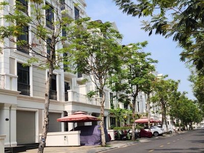 Bán gấp nhà và phố 1 trệt 4 lầu áp mái gần cạnh bến du thuyền vinhomes grand park 4