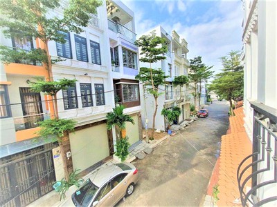 Bán nhà phố vòng xoay phú hữu, tp. thủ đức   3 tấm, shr, giáp q.2 thảo điền 7p 1