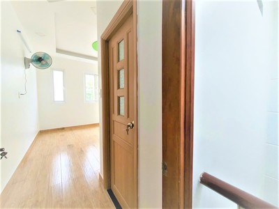 Bán nhà phố vòng xoay phú hữu, tp. thủ đức   3 tấm, shr, giáp q.2 thảo điền 7p 3