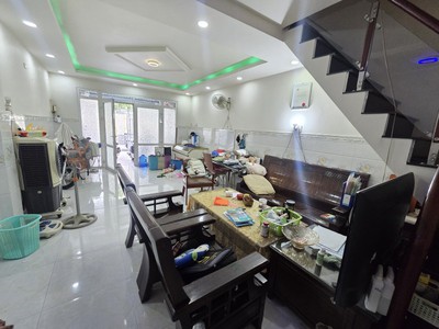 Bán nhà mặt phố q.9, 82m , 4pn, 4wc, 6.4 tỷ, sổ hồng 0