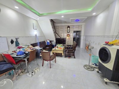 Bán nhà mặt phố q.9, 82m , 4pn, 4wc, 6.4 tỷ, sổ hồng 1