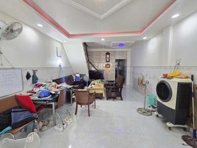 Bán nhà mặt phố q.9, 82m , 4pn, 4wc, 6.4 tỷ, sổ hồng 2