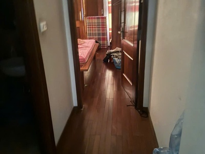 Ngõ rộng rãi, vài bước chân ra mặt phố trương định.nhà dân xây kcbt mái bằng chắc chắn 1