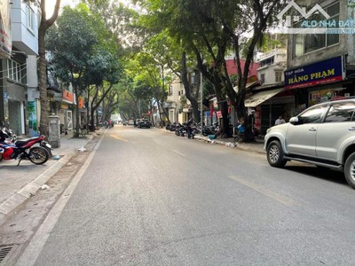 Bán nhà quận 1 , giá rẻ 200m2 , 12m x 16m giá chỉ 38 tỷ đường trước nhà 10m ôtô tránh sô hồng vuông 2