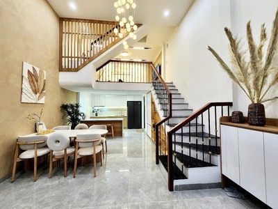 Bán nhà bạch mai 5 tầng mới đẹp long lanh lô góc hai bà trưng 4