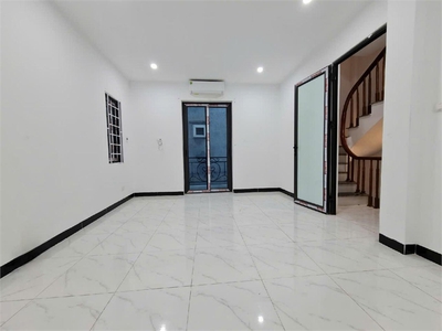 Bán nhà ngay đầu ngõ tả thanh oai- thanh trì 5 tầng , mt 5.9 m rất gần cầu tó, đường 70 2