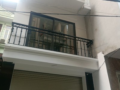 Bán nhà ngõ 53 tdp giao quang, quang tiến năm từ liêm 40m x 5tầng, mt 3.8m, giá 4.95 tỷ. 0