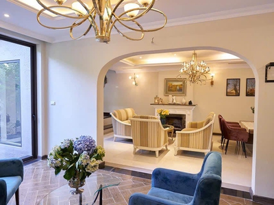 Biệt thự kđt dịch vọng  307 m2 x 4t   mt 15m kinh doanh vipphân lô đường ô tô tránh 3