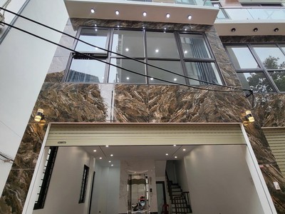 Bán nhà lô góc - thang máy - gara ô tô - kinh doanh tốt đàm quang trung, long biên, hà nội. 0