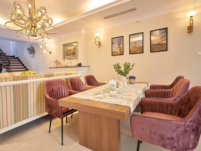 Biệt thự kđt dịch vọng  307 m2 x 4t   mt 15m kinh doanh vipphân lô đường ô tô tránh 4