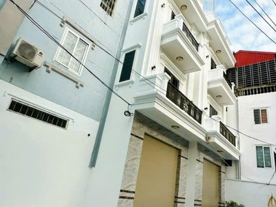 Cho thuê nguyên nhà 4 tầng có sân để xe cực rộng tại phố Tây Văn Cao, xe tải 5 tạ lùi tận cửa. 0