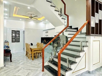 Cho thuê nguyên nhà 4 tầng có sân để xe cực rộng tại phố Tây Văn Cao, xe tải 5 tạ lùi tận cửa. 2