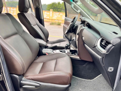 Bán xe Toyota Fortuner 2019 2.7V 4x2 AT xăng, màu đen. 12