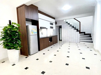 Bán nhà ngõ thông ô tô kinh doanh 42m 5t 4pn kim giang chỉ 7,49 tỷ 4