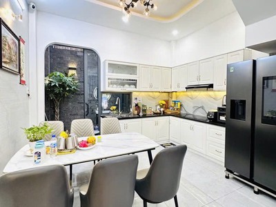 Bán gấp nhà 4 tầng - đường 12m - sát gò vấp -  giá bán: 6.3 tỷ  tl chính chủ . 2