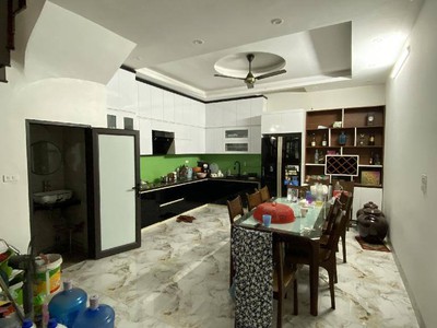 B.án nhà âu cơ tây hồ, nhà 5 tầng dân xây kiên cố, ôtô đỗ cửa gara. 47m2 mt4, 6t.ỷ 2