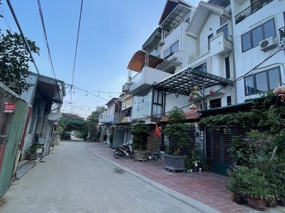 B.án nhà âu cơ tây hồ, nhà 5 tầng dân xây kiên cố, ôtô đỗ cửa gara. 47m2 mt4, 6t.ỷ 0