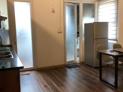 Chính chủ có phòng tầng 5 cần nhượng lại tại ngõ 612 đường lạc long quân   đối diện lotte  - tây 0