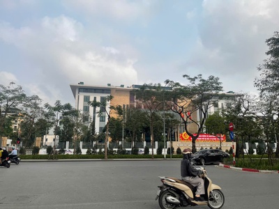 Bán nhà cũ mặt phố hoàng cầu, diện tích 100m mặt tiền 6,5m - vỉa hè rộng kinh doanh sầm uất 0