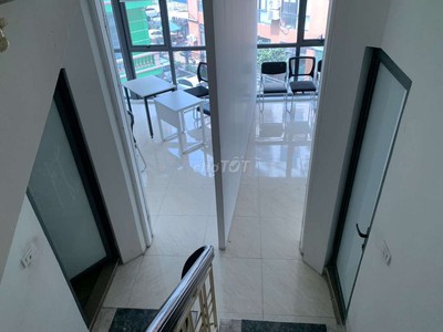 Cho thuê căn nhà lô góc 50M x 6 Tầng mặt ngõ 180 đường Hoàng Quốc Việt 4