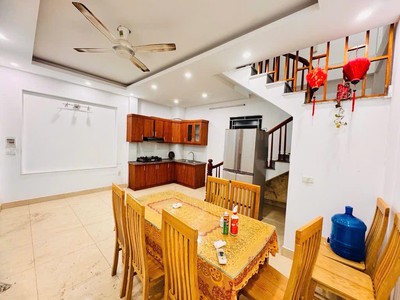 Bán nhà ngõ 81 đường đông ngạc 30m2 x 4 tầng ngõ thông rộng ô tô đỗ cửa, với 4 phòng ngủ đầy đủ 2