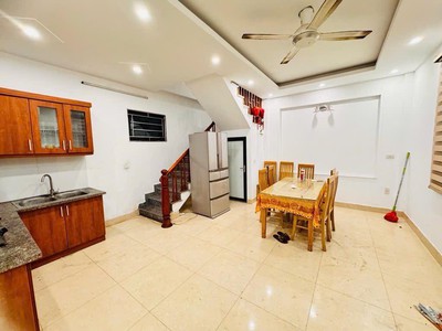 Bán nhà ngõ 81 đường đông ngạc 30m2 x 4 tầng ngõ thông rộng ô tô đỗ cửa, với 4 phòng ngủ đầy đủ 1