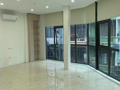 Cho thuê căn nhà lô góc 50M x 6 Tầng mặt ngõ 180 đường Hoàng Quốc Việt 7