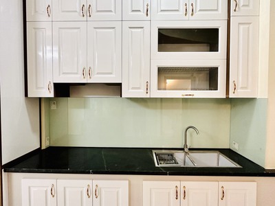 Bán nhà trung tâm phường lĩnh nam  - diện tích 36m2 - thang máy -  giá chỉ hơn 5 tỷ - sổ đỏ trao 1