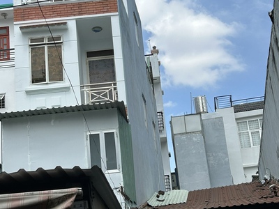 Bán đất tặng nhà căp 4 hẻm 576 đ.đoàn văn bơ- hẻm thông ra chợ 200. 3