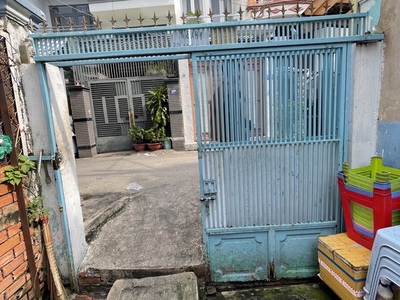 Bán đất tặng nhà căp 4 hẻm 576 đ.đoàn văn bơ- hẻm thông ra chợ 200. 0