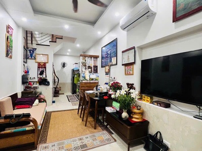 Nhà phố hào nam 8,25 tỷ - 39m x 4t trước nhà rộng gần 4m, nội thất đẹp ở ngay 0