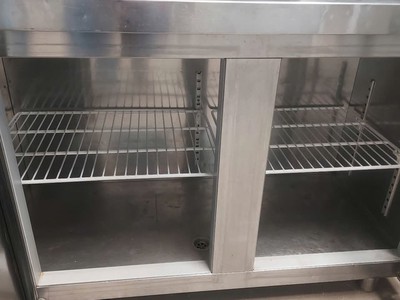 Bàn mát inox MO DELUX 1M5 qua sử dụng 1