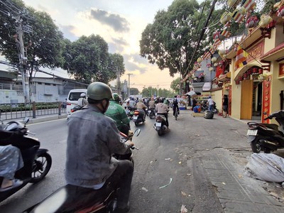 Giảm 1.5 tỷ nhà hxh 2 tầng 149m , lô góc quang trung, qv 4