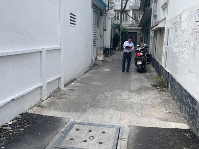 Bán nhà siêu rẻ ngay p8,phú nhuận - dt 54m2,mt4m - xe hơi đậu cửa - 3 bước ra mặt phố - chỉ 10,9 tỷ 1