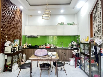 Bán nhà mặt phố trường thọ, thủ đức, 100m , 10.9 tỷ, 3 tầng 2