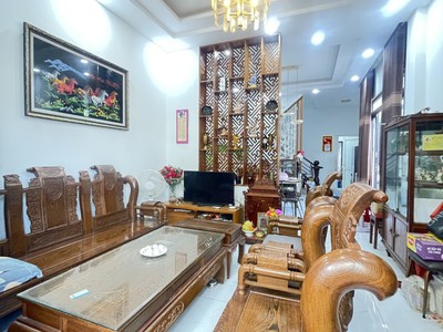 Bán nhà mặt phố trường thọ, thủ đức, 100m , 10.9 tỷ, 3 tầng 0