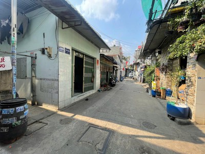 Cần bán gấp 5.8 tỷ dãy nhà trọ thu nhập 15 tr / tháng diện tích khủng. 260m. nở hậu, còn tl. 2
