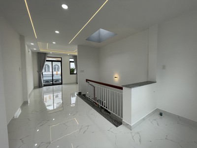 Bán nhà 100m2 5 tầng hơn 7 tỷ - hẻm 6m ngay emarkphan huy ích 2