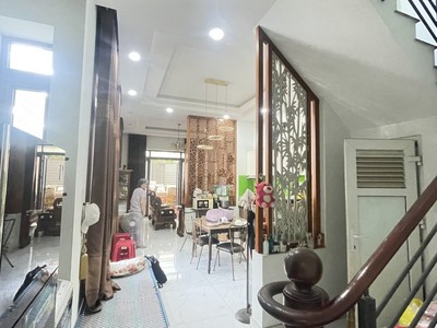 Bán nhà mặt phố trường thọ, thủ đức, 100m , 10.9 tỷ, 3 tầng 1