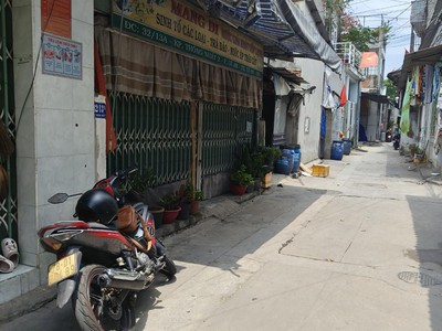 Cần bán gấp 5.8 tỷ dãy nhà trọ thu nhập 15 tr / tháng diện tích khủng. 260m. nở hậu, còn tl. 1