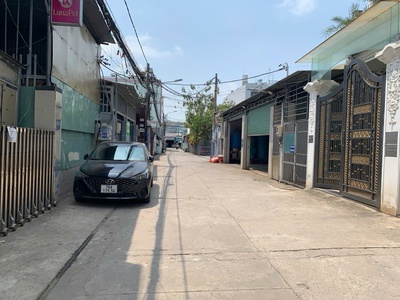 Cần bán gấp 5.8 tỷ dãy nhà trọ thu nhập 15 tr / tháng diện tích khủng. 260m. nở hậu, còn tl. 4
