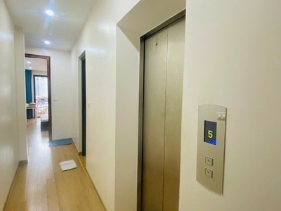 Nhà Ba Đình 56m2 x mặt tiền rộng 5.5M - Ô tô đỗ cửa - Ngõ to, thông thoáng - Thang máy 2