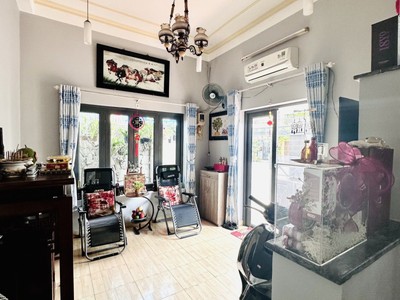   nhà nội thất đầy đủ - ngay chợ văn thánh - hẻm xe hơi  - sát mặt tiền- 20m vuông a4- 3 tầng 2pn 3