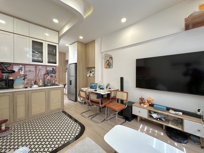   nhà nội thất đầy đủ - ngay chợ văn thánh - hẻm xe hơi  - sát mặt tiền- 20m vuông a4- 3 tầng 2pn 0