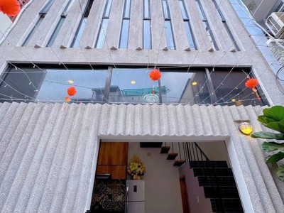   nhà nội thất đầy đủ - ngay chợ văn thánh - hẻm xe hơi  - sát mặt tiền- 20m vuông a4- 3 tầng 2pn 1