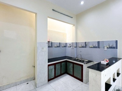   nhà nội thất đầy đủ - ngay chợ văn thánh - hẻm xe hơi  - sát mặt tiền- 20m vuông a4- 3 tầng 2pn 2