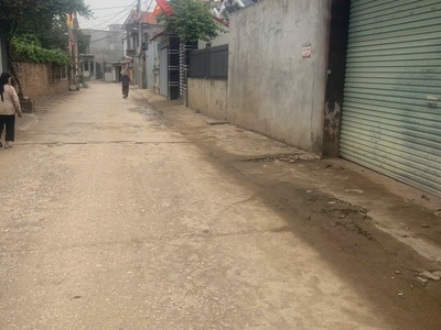 290m hữu văn, có 70m2 thổ cư, mặt đường kinh doanh 5m, cách ubnd xã, sân bóng hữu văn khoảng 2