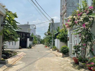 Bán nhà lô góc -130m2 ngang 6m long trường, q9 nhỉnh 6 tỷ 0